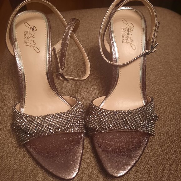 April Ankle Strap Sandal BADGLEY MISCHKA in Pewter, size 6 - Picture 2 of 10